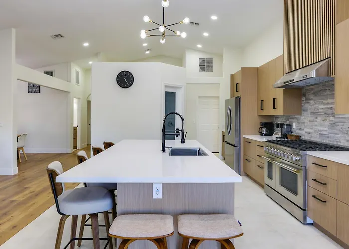 Patio W/ Fairway View! Pet-friendly Mohave Holiday home *