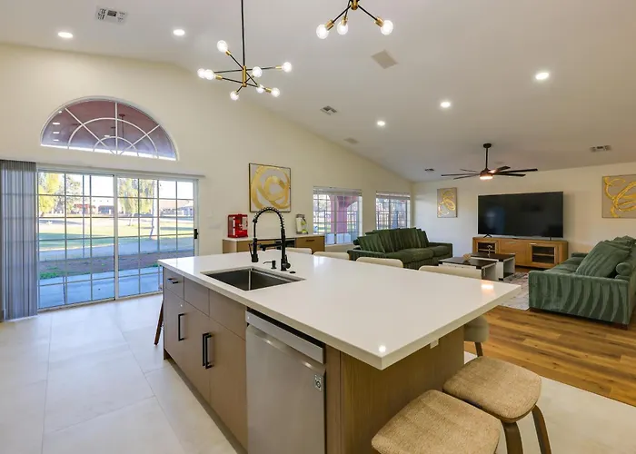 Patio W/ Fairway View! Pet-friendly Mohave Holiday home